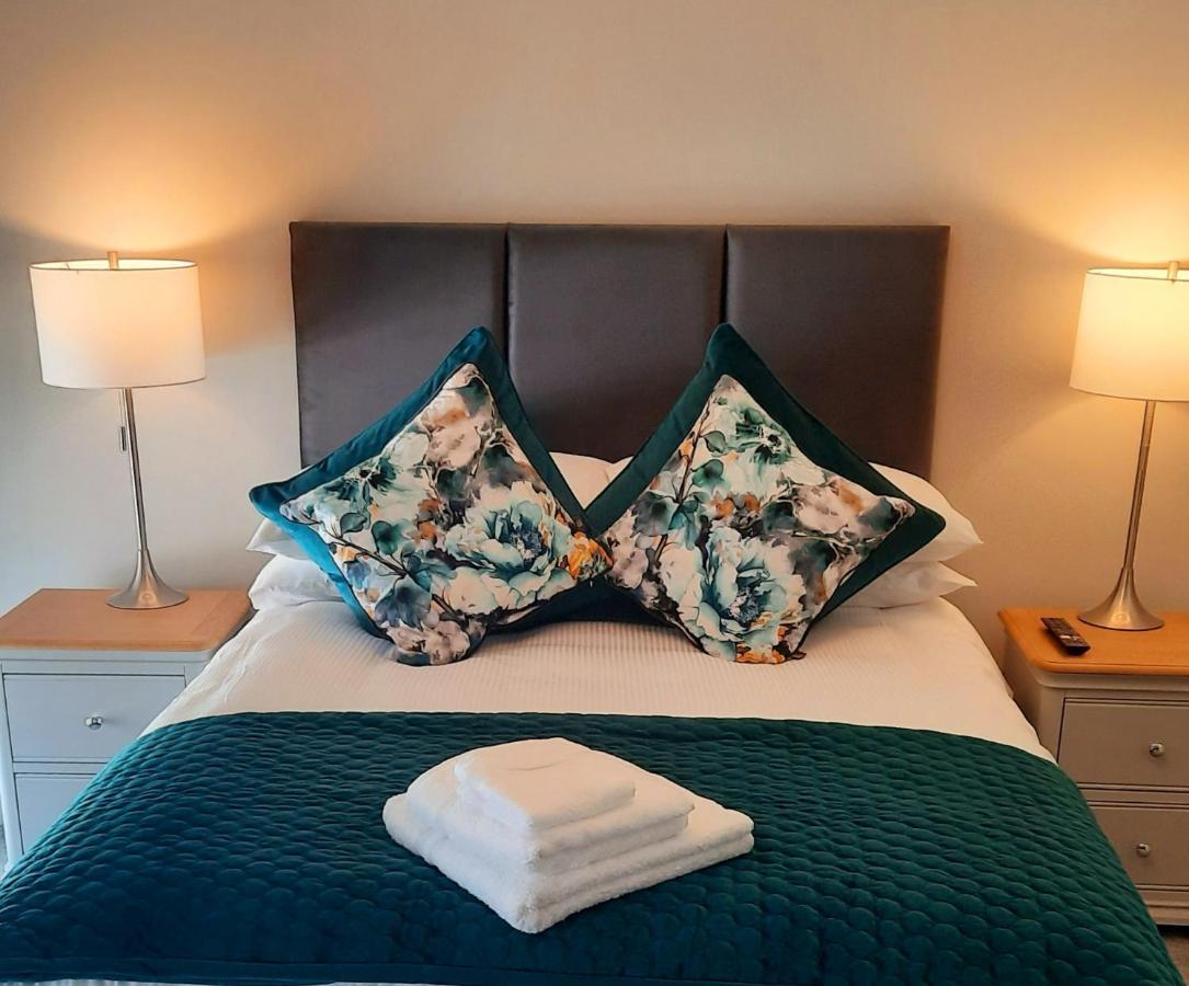 The Dolphin Hotel Crossmolina Extérieur photo