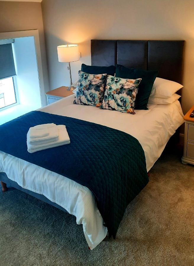 The Dolphin Hotel Crossmolina Extérieur photo