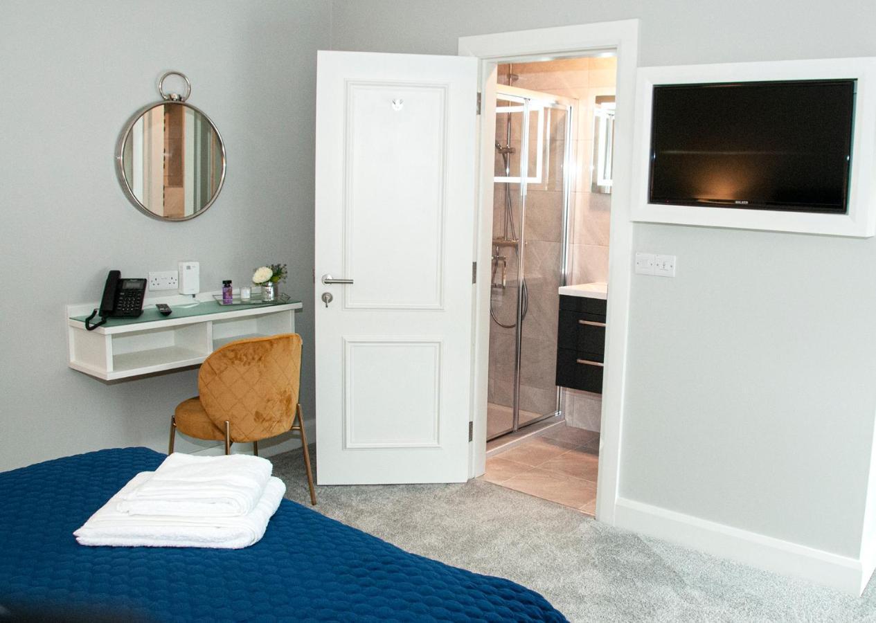 The Dolphin Hotel Crossmolina Extérieur photo