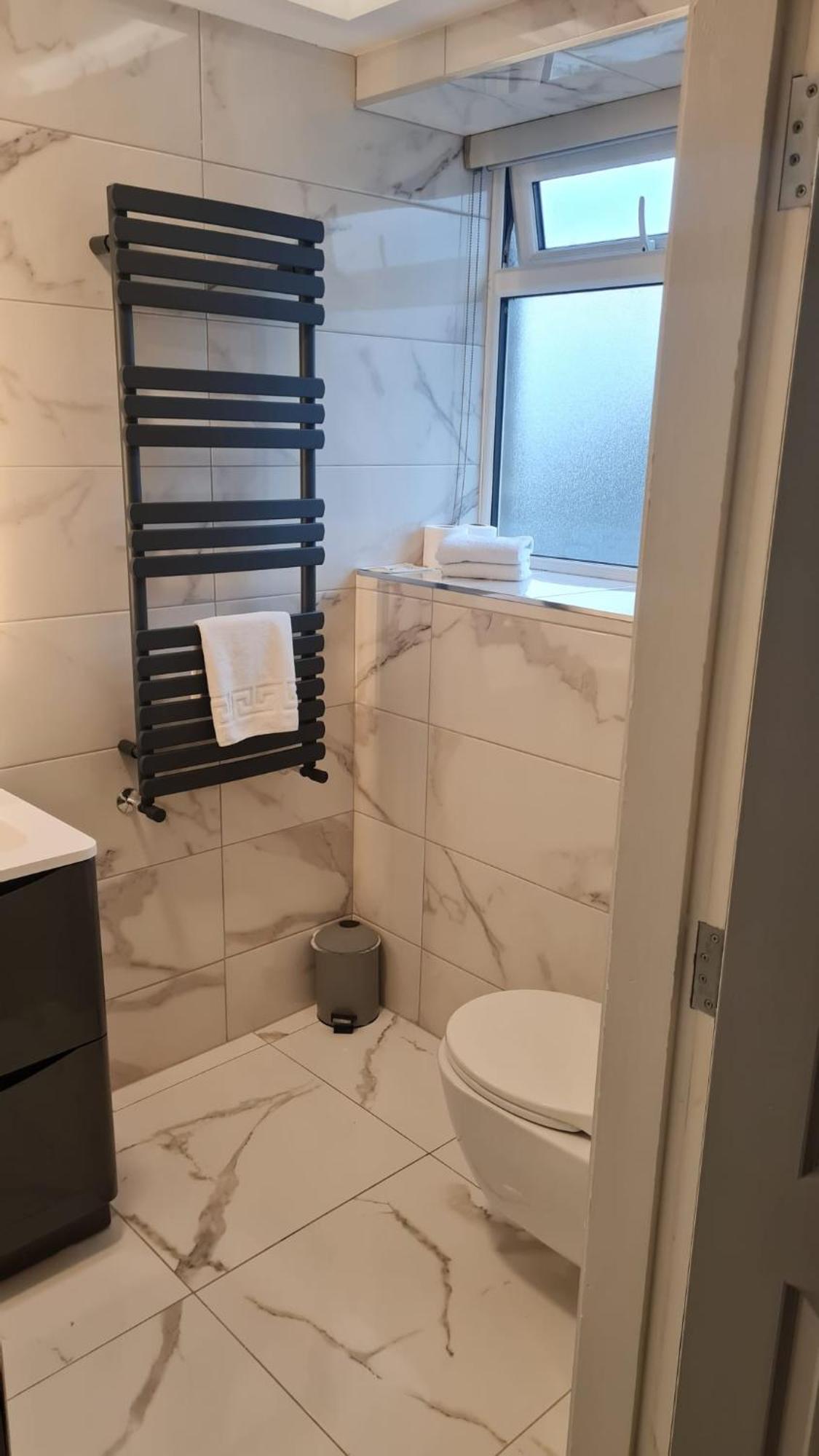 The Dolphin Hotel Crossmolina Extérieur photo